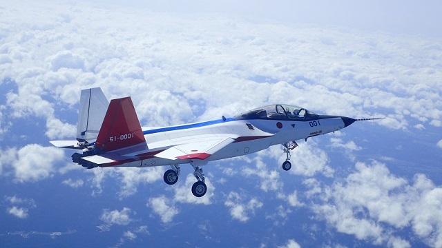 Mitsubishi X-2 first flight